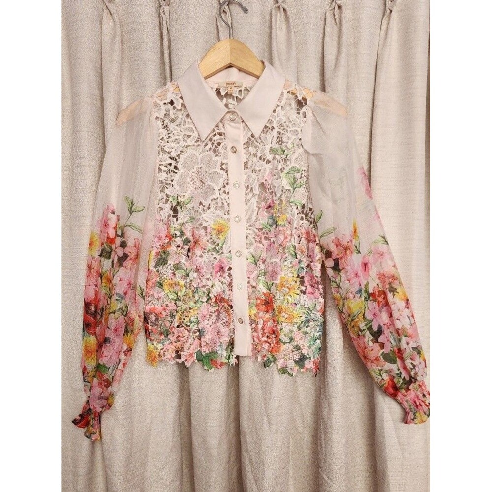 Womens Medium Peach Lace floral Button up Blouse with puffy sleeves